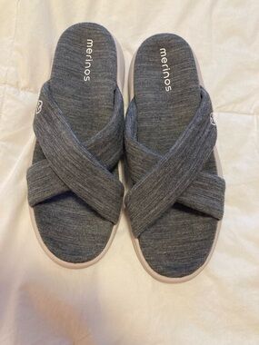 Merinos Women's Gray Cross-Band Cozy Slide Mules